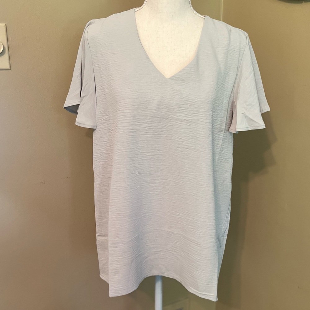 NWOT Zenana Outfitters Women's V-Neck Blouse - Light Gray